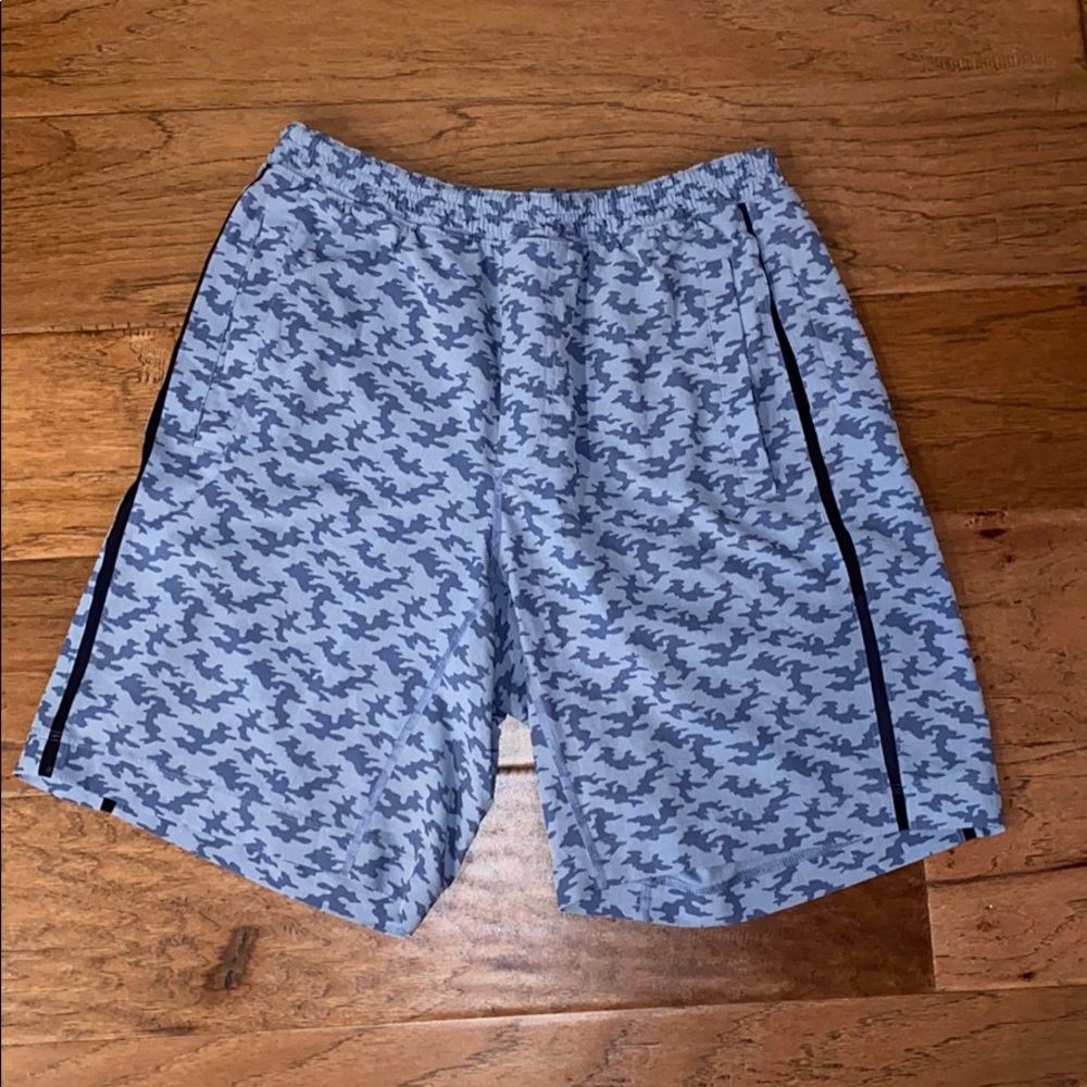 8inch inseam lulu lined blue camp shorts. XL